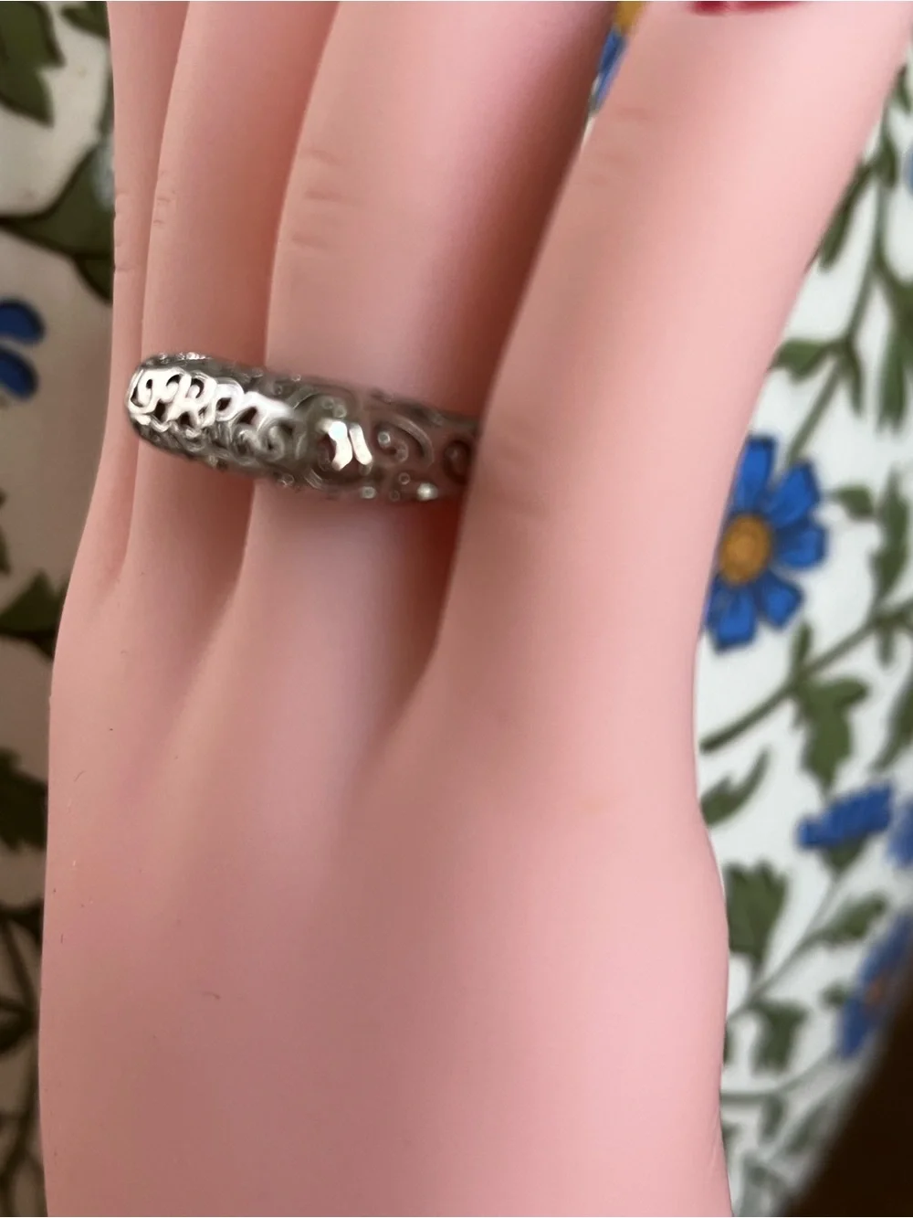925 Sterling Silver Filigree Band Ring - Size 6.5. East West